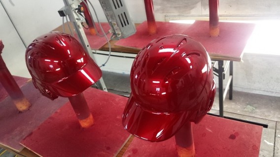 軟式野球ヘルメット　ソウルレッド塗装　完成　乾燥中